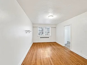 5743 N Park Ave in Philadelphia, PA - Foto de edificio - Building Photo