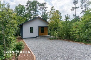 11 Hilltopia Rd in Asheville, NC - Building Photo
