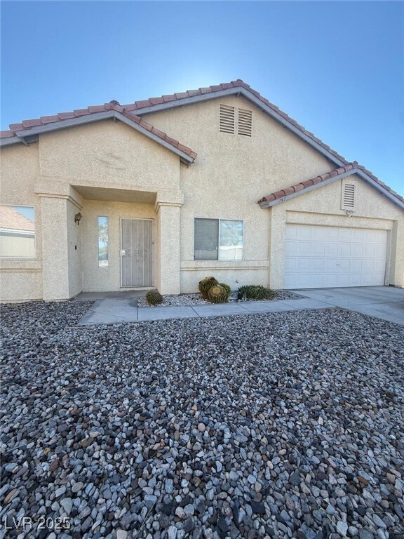 745 Gullwing Ln in North Las Vegas, NV - Building Photo - Building Photo