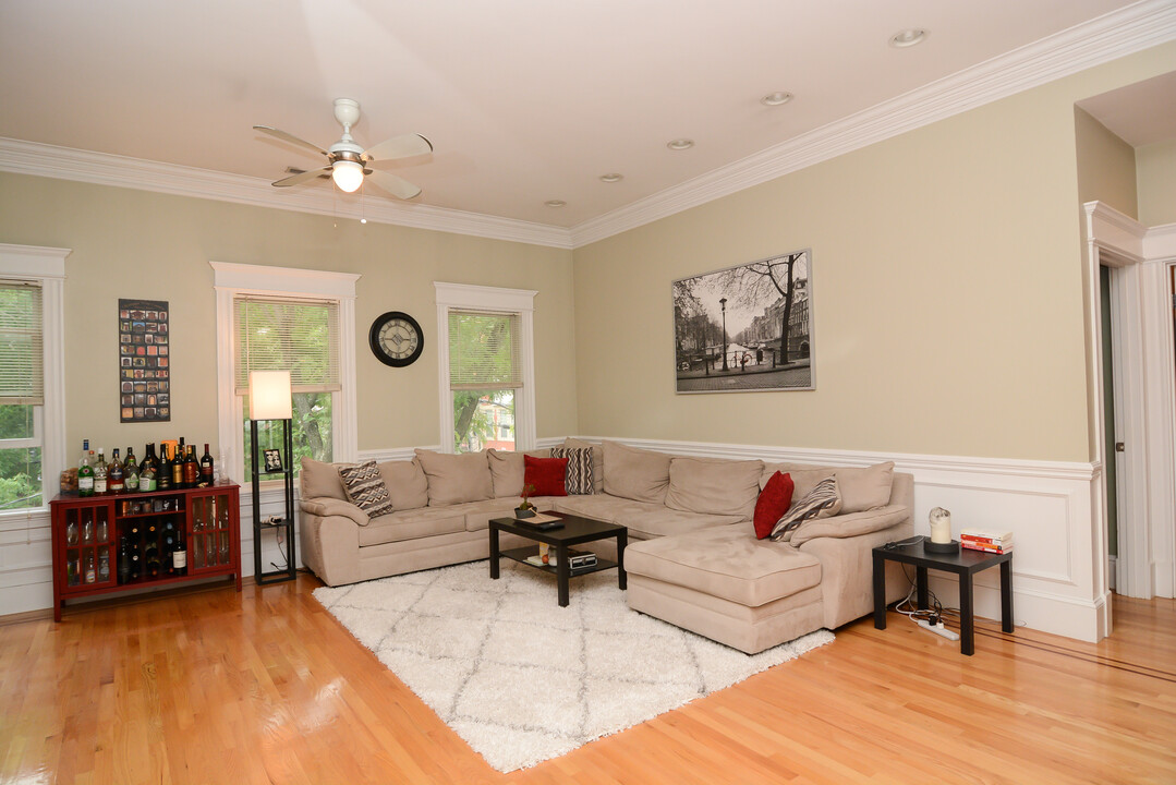 193 W 8th St, Unit 2 in Boston, MA - Building Photo