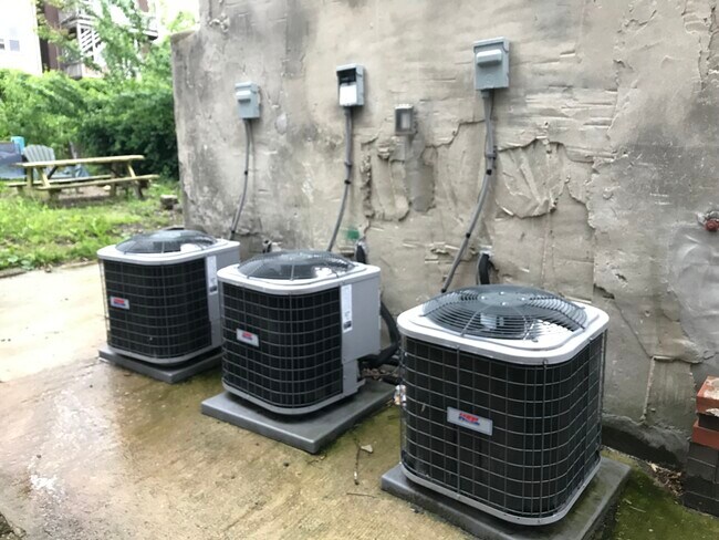 191 Everett St, Unit 3 in Boston, MA - Foto de edificio - Building Photo