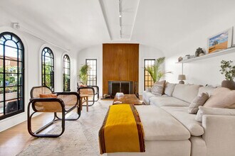 812 S Curson Ave in Los Angeles, CA - Building Photo - Building Photo