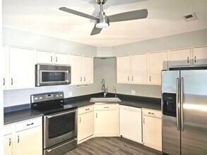 1018 Castilian Ct in Glenview, IL - Building Photo - Building Photo