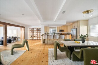 20212 Oxnard St in Los Angeles, CA - Building Photo - Building Photo