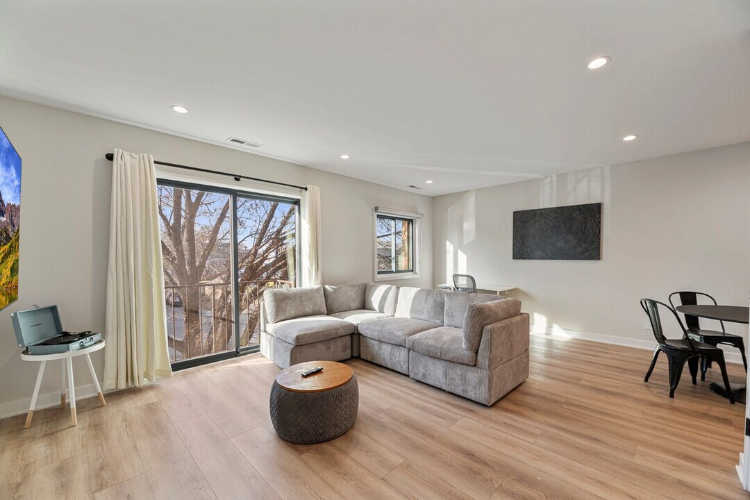 7201 N Western Ave in Chicago, IL - Building Photo