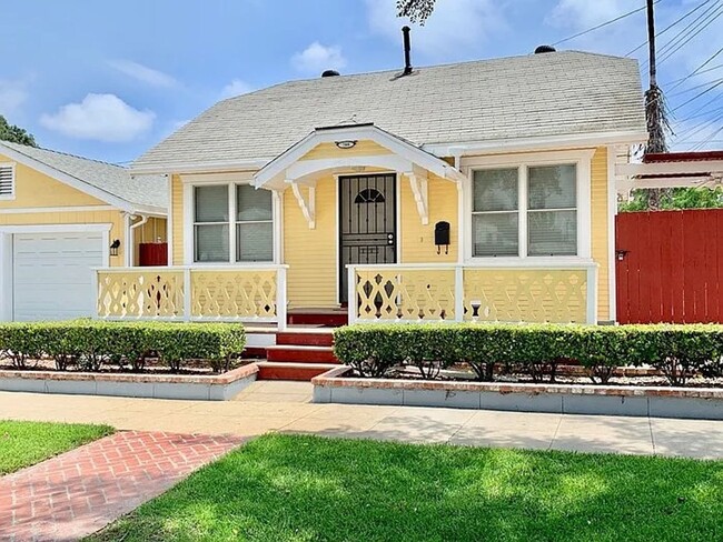708 W 8th St in Corona, CA - Building Photo - Building Photo