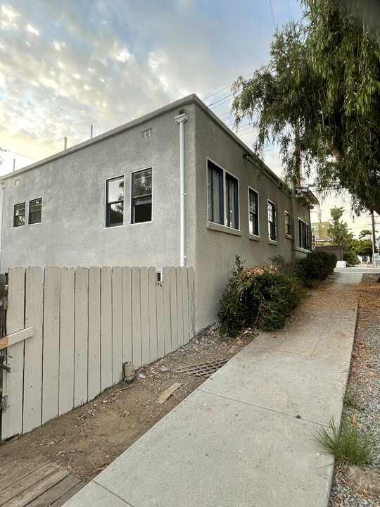 745 Robinson Ave in San Diego, CA - Foto de edificio