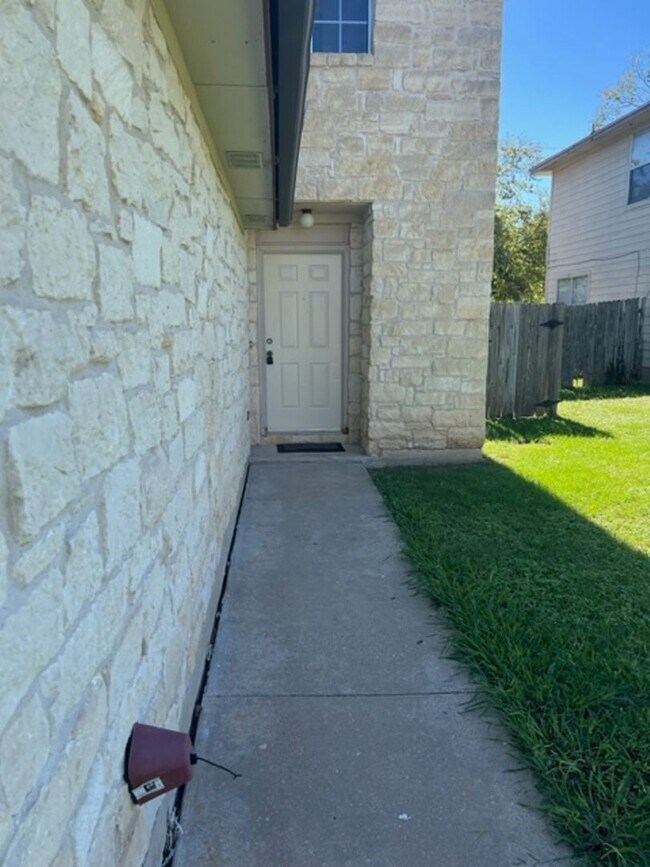 1017 Christopher Ave in Round Rock, TX - Building Photo - Building Photo