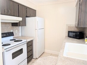 2238 Michele Dr in Sarasota, FL - Building Photo - Building Photo