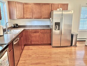 82 Bayview Rd in East Lyme, CT - Building Photo - Building Photo