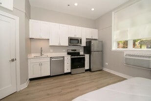 1101 W Granville Ave in Chicago, IL - Building Photo