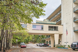 Garland Towers in Hot Springs, AR - Foto de edificio - Building Photo