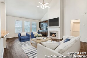 526 Parkmont Ct in San Antonio, TX - Building Photo - Building Photo