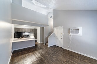 Regency Grove Apartments in San Antonio, TX - Foto de edificio - Building Photo