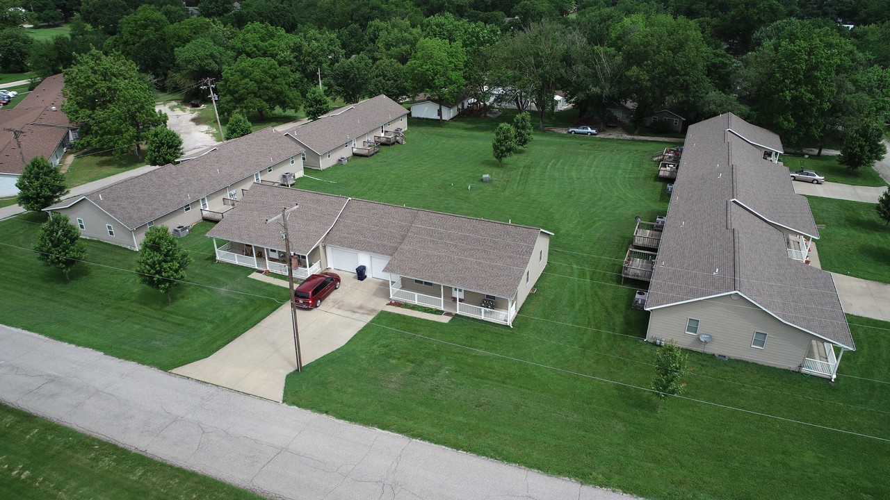 831 W 8th St in Fort Scott, KS - Building Photo