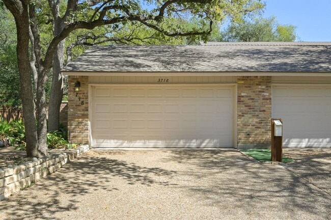 3718 Steck Ave in Austin, TX - Foto de edificio - Building Photo