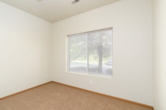 Lake Broadway Townhomes in Columbia, MO - Foto de edificio - Interior Photo