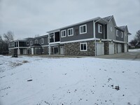 MeadowView Apartments in Waterford, WI - Foto de edificio - Building Photo