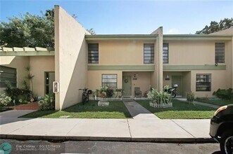 9210 NW 14th St in Pembroke Pines, FL - Building Photo - Building Photo