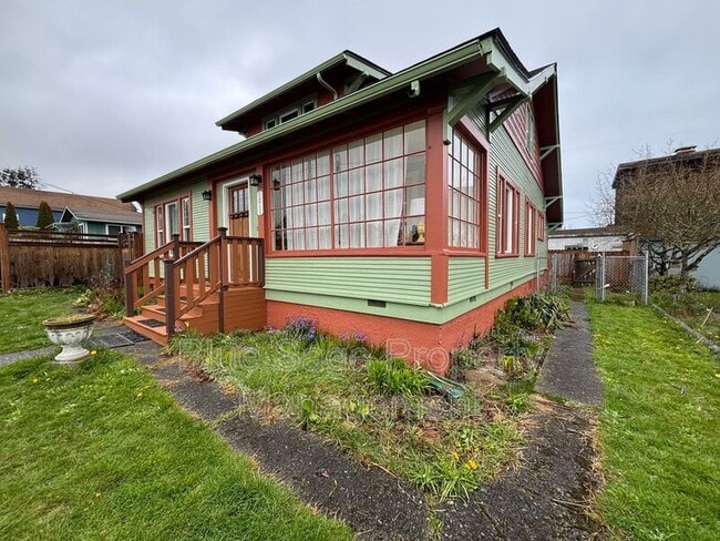 1011 W 11th St in Port Angeles, WA - Building Photo - Building Photo