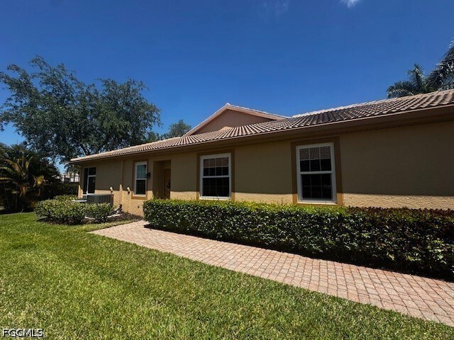 7850 Lake Sawgrass Loop in Ft. Myers, FL - Building Photo - Building Photo