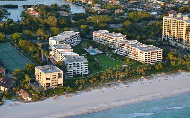 1485 Gulf of Mexico Dr in Longboat Key, FL - Foto de edificio - Building Photo