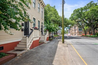 152 Price St in Savannah, GA - Building Photo - Building Photo