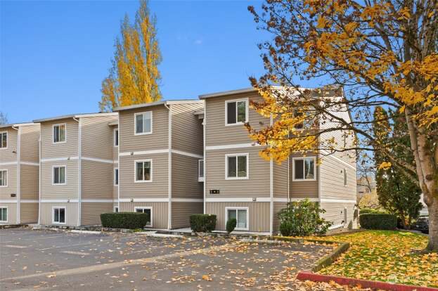 12415 NE 130th Ct in Kirkland, WA - Building Photo