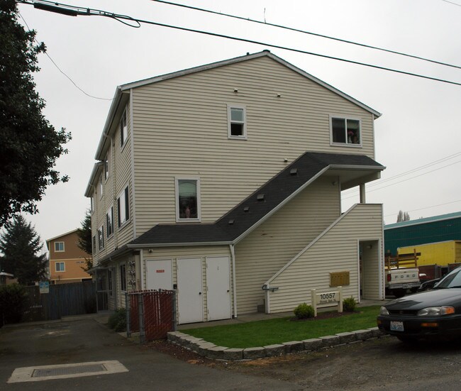 10557 Stone Ave in Seattle, WA - Foto de edificio - Building Photo