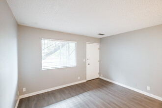 BEAUTIFULLY RENOVATED STUDIOS  in Corvallis, OR - Foto de edificio - Building Photo