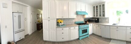 18021 Upperlake Cir in Huntington Beach, CA - Building Photo - Building Photo