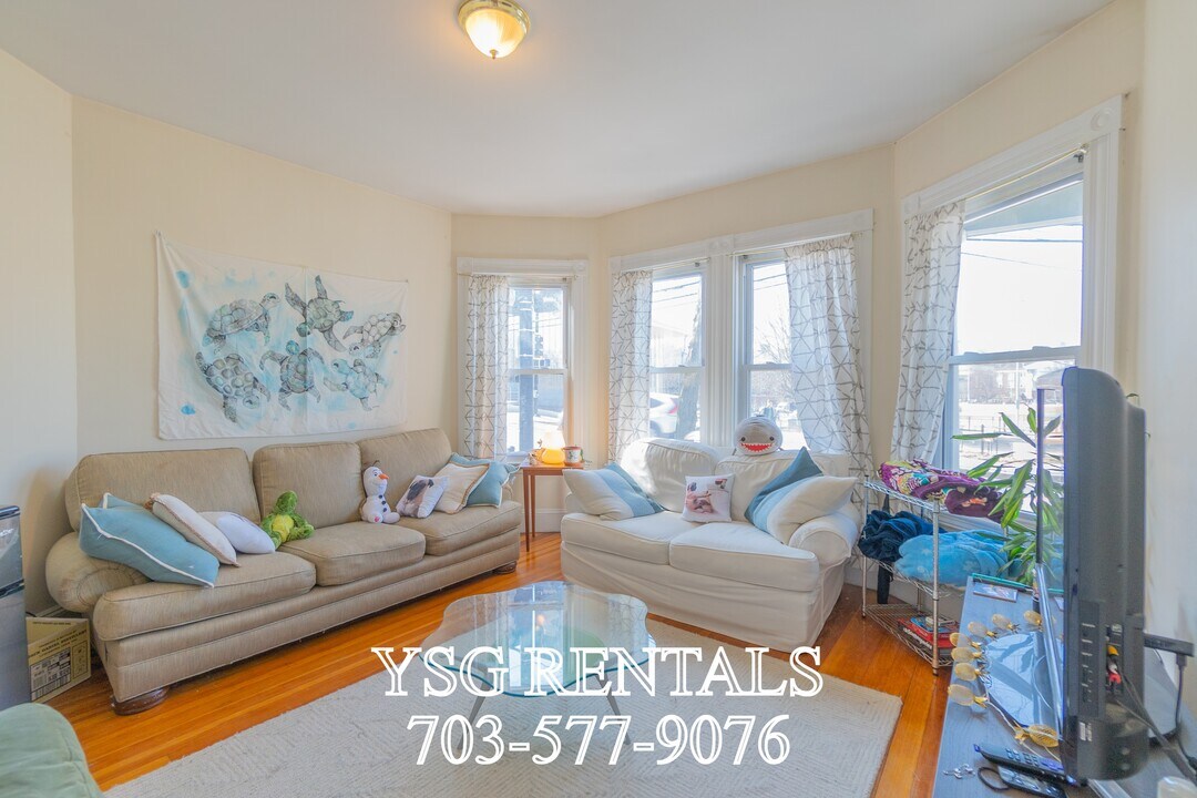 102 Cypress St, Unit #2 in Brookline, MA - Foto de edificio