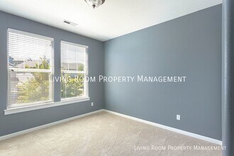 3657 Wild Rose Loop in West Linn, OR - Building Photo - Building Photo