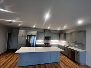 712 N Magnolia St in North Little Rock, AR - Foto de edificio - Building Photo