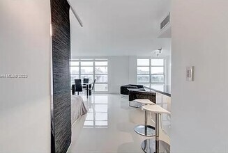 9800 W Bay Harbor Dr, Unit 507 in Bay Harbor Islands, FL - Building Photo - Building Photo