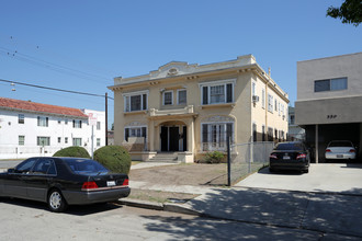 556 N Serrano Ave in Los Angeles, CA - Foto de edificio - Building Photo