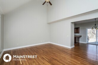 320 Sea Biscuit Dr in Gallatin, TN - Foto de edificio - Building Photo