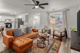 1 Iris Way in Bentonville, AR - Building Photo