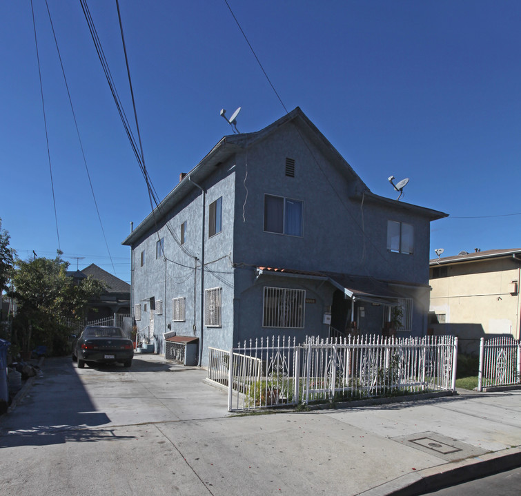 2043 Sichel St in Los Angeles, CA - Building Photo