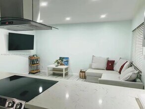 600 NE 7th Ave in Fort Lauderdale, FL - Building Photo - Building Photo