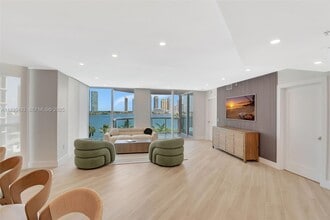 3370 Hidden Bay Dr in Aventura, FL - Building Photo - Building Photo