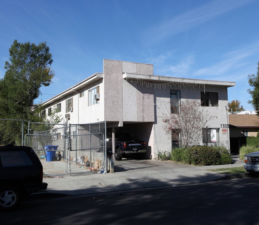 7333 Milwood Ave in Canoga Park, CA - Building Photo