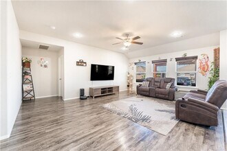 6704 SW Pilgrim Rd in Bentonville, AR - Foto de edificio - Building Photo