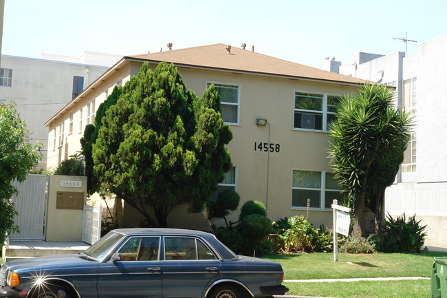 14558 Dickens St in Sherman Oaks, CA - Building Photo - Building Photo