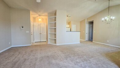 2033 Salem Bluff Dr in Winston-Salem, NC - Building Photo - Building Photo