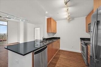 200 W Sahara Ave in Las Vegas, NV - Building Photo - Building Photo