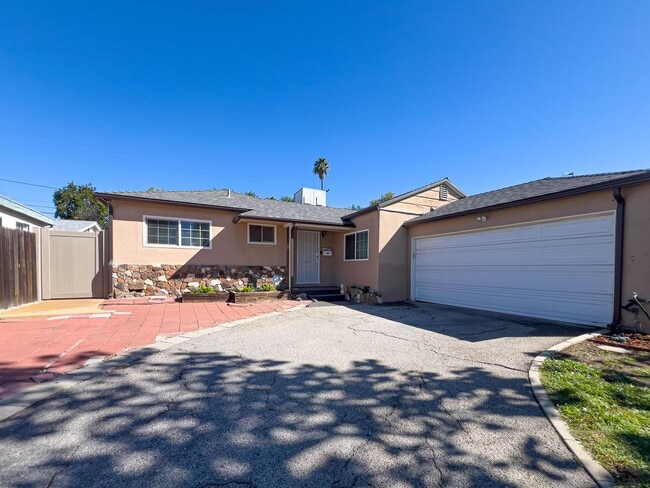 6606 Balcom Ave in Los Angeles, CA - Building Photo - Building Photo