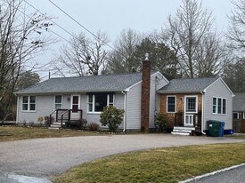 121 Balsam Rd in South Kingstown, RI - Building Photo