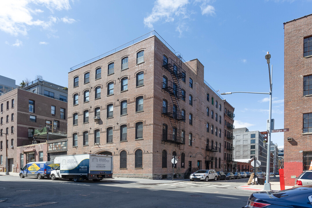 220 Plymouth St in Brooklyn, NY - Building Photo