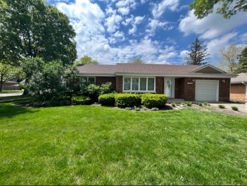 3840 Howard Ave in Western Springs, IL - Building Photo